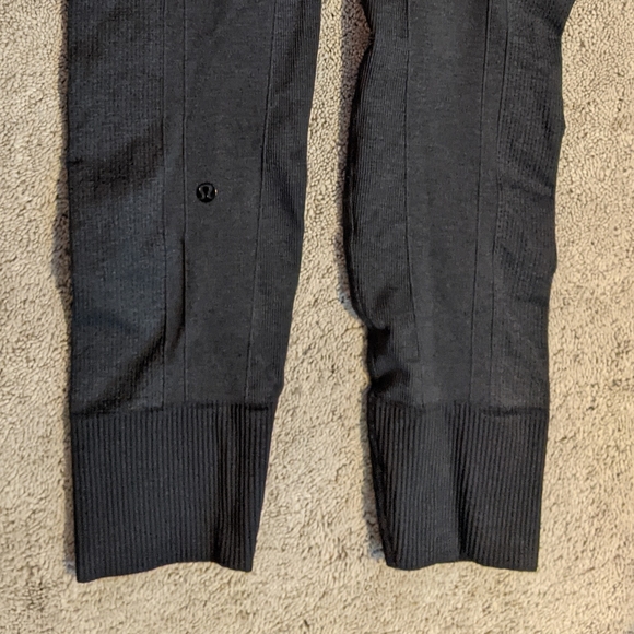 Lululemon VGUC Ebb to Street pant size 6 - Picture 4 of 5